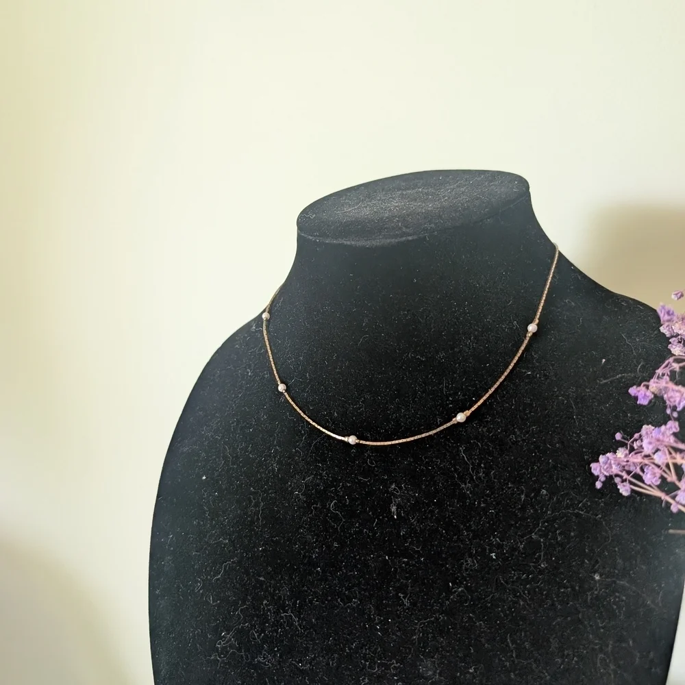 Elegant Gold Necklace with Pearl Accents - Picture 2 of 10